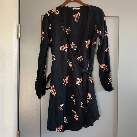 Billabong Floral Long Sleeve Wrap Dress - Picture 3 of 4